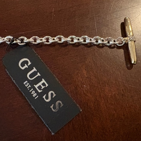 NWT, Guess Two Tone Rhinestone Heart Pendant Necklace with Toggle Closure, 18 in - Picture 5 of 7